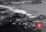 Standbild zerstörten amphibischen Handwerk Iwo Jima, 1945, aus Sekunde 29 historischem Filmmaterial Videoclip 65675036298