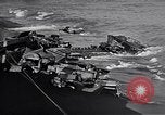 Standbild zerstörten amphibischen Handwerk Iwo Jima, 1945, aus Sekunde 35 historischem Filmmaterial Videoclip 65675036298