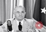 Standbild Präsident Harry Truman nach der Potsdamer Konferenz Washington DC USA, 1945, aus Sekunde 5 historischem Filmmaterial Videoclip 65675036323