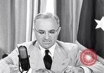 Standbild Präsident Harry Truman nach der Potsdamer Konferenz Washington DC USA, 1945, aus Sekunde 30 historischem Filmmaterial Videoclip 65675036323