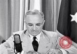 Standbild Präsident Harry Truman nach der Potsdamer Konferenz Washington DC USA, 1945, aus Sekunde 57 historischem Filmmaterial Videoclip 65675036323