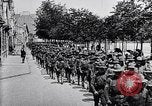 Immagine di US Army marzo a Parigi nella prima guerra mondiale Parigi Francia, 1917, secondo 16 filmato di repertorio 65675036347