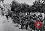 Immagine di US Army marzo a Parigi nella prima guerra mondiale Parigi Francia, 1917, secondo 20 filmato di repertorio 65675036347