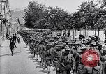 Immagine di US Army marzo a Parigi nella prima guerra mondiale Parigi Francia, 1917, secondo 25 filmato di repertorio 65675036347
