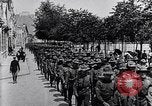 Immagine di US Army marzo a Parigi nella prima guerra mondiale Parigi Francia, 1917, secondo 27 filmato di repertorio 65675036347