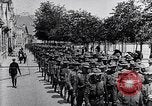 Immagine di US Army marzo a Parigi nella prima guerra mondiale Parigi Francia, 1917, secondo 28 filmato di repertorio 65675036347