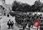 Immagine di US Army marzo a Parigi nella prima guerra mondiale Parigi Francia, 1917, secondo 47 filmato di repertorio 65675036347