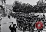 Immagine di US Army marzo a Parigi nella prima guerra mondiale Parigi Francia, 1917, secondo 49 filmato di repertorio 65675036347