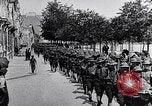 Immagine di US Army marzo a Parigi nella prima guerra mondiale Parigi Francia, 1917, secondo 57 filmato di repertorio 65675036347