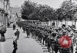 Immagine di US Army marzo a Parigi nella prima guerra mondiale Parigi Francia, 1917, secondo 60 filmato di repertorio 65675036347