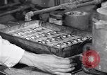 Standbild Schmuckfabrik New York City USA, 1919, aus Sekunde 39 historischem Filmmaterial Videoclip 65675036348