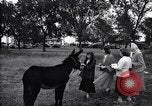 Image Thomas Dewey Junction City Kansas USA, 1948, de la seconde 8 séquences d'archives historiques vidéo 65675036369