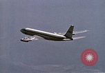 Standbild VC-137 Stratoliner Wohn- Flugzeuge United States USA, 1972, aus Sekunde 33 historischem Filmmaterial Videoclip 65675036385