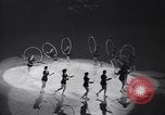 Standbild New York Ice Follies New York City USA, 1937, aus Sekunde 13 historischem Filmmaterial Videoclip 65675036426