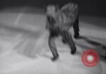 Standbild New York Ice Follies New York City USA, 1937, aus Sekunde 28 historischem Filmmaterial Videoclip 65675036426