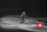 Standbild New York Ice Follies New York City USA, 1937, aus Sekunde 33 historischem Filmmaterial Videoclip 65675036426