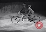 Standbild New York Ice Follies New York City USA, 1937, aus Sekunde 45 historischem Filmmaterial Videoclip 65675036426