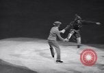 Standbild New York Ice Follies New York City USA, 1937, aus Sekunde 51 historischem Filmmaterial Videoclip 65675036426