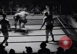 Standbild Vintage wrestling 1930s Florida United States USA, 1937, aus Sekunde 15 historischem Filmmaterial Videoclip 65675036427