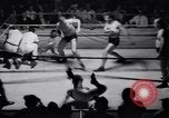 Standbild Vintage wrestling 1930s Florida United States USA, 1937, aus Sekunde 16 historischem Filmmaterial Videoclip 65675036427