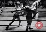Standbild Vintage wrestling 1930s Florida United States USA, 1937, aus Sekunde 18 historischem Filmmaterial Videoclip 65675036427
