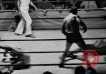 Standbild Vintage wrestling 1930s Florida United States USA, 1937, aus Sekunde 25 historischem Filmmaterial Videoclip 65675036427