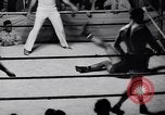 Standbild Vintage wrestling 1930s Florida United States USA, 1937, aus Sekunde 26 historischem Filmmaterial Videoclip 65675036427