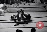Standbild Vintage wrestling 1930s Florida United States USA, 1937, aus Sekunde 30 historischem Filmmaterial Videoclip 65675036427