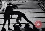 Standbild Vintage wrestling 1930s Florida United States USA, 1937, aus Sekunde 31 historischem Filmmaterial Videoclip 65675036427