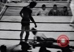 Standbild Vintage wrestling 1930s Florida United States USA, 1937, aus Sekunde 32 historischem Filmmaterial Videoclip 65675036427