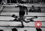 Standbild Vintage wrestling 1930s Florida United States USA, 1937, aus Sekunde 38 historischem Filmmaterial Videoclip 65675036427