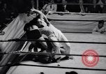 Standbild Vintage wrestling 1930s Florida United States USA, 1937, aus Sekunde 51 historischem Filmmaterial Videoclip 65675036427
