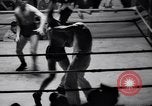 Standbild Vintage wrestling 1930s Florida United States USA, 1937, aus Sekunde 60 historischem Filmmaterial Videoclip 65675036427