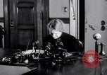 Standbild Casting der Regierung Gold in Barren Philadelphia Pennsylvania USA, 1937, aus Sekunde 7 historischem Filmmaterial Videoclip 65675036430