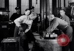 Standbild Casting der Regierung Gold in Barren Philadelphia Pennsylvania USA, 1937, aus Sekunde 15 historischem Filmmaterial Videoclip 65675036430