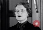 Standbild Casting der Regierung Gold in Barren Philadelphia Pennsylvania USA, 1937, aus Sekunde 32 historischem Filmmaterial Videoclip 65675036430