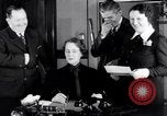 Standbild Casting der Regierung Gold in Barren Philadelphia Pennsylvania USA, 1937, aus Sekunde 50 historischem Filmmaterial Videoclip 65675036430