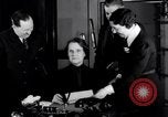 Standbild Casting der Regierung Gold in Barren Philadelphia Pennsylvania USA, 1937, aus Sekunde 53 historischem Filmmaterial Videoclip 65675036430