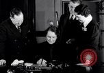 Standbild Casting der Regierung Gold in Barren Philadelphia Pennsylvania USA, 1937, aus Sekunde 56 historischem Filmmaterial Videoclip 65675036430