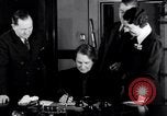 Standbild Casting der Regierung Gold in Barren Philadelphia Pennsylvania USA, 1937, aus Sekunde 58 historischem Filmmaterial Videoclip 65675036430