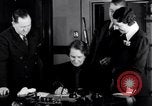 Standbild Casting der Regierung Gold in Barren Philadelphia Pennsylvania USA, 1937, aus Sekunde 60 historischem Filmmaterial Videoclip 65675036430