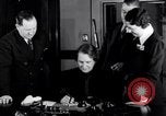Standbild Casting der Regierung Gold in Barren Philadelphia Pennsylvania USA, 1937, aus Sekunde 61 historischem Filmmaterial Videoclip 65675036430