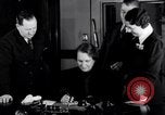 Standbild Casting der Regierung Gold in Barren Philadelphia Pennsylvania USA, 1937, aus Sekunde 62 historischem Filmmaterial Videoclip 65675036430