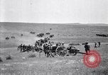Immagine di Stati Uniti Esercito cavalleria e unità di artiglieria sulle manovre in Marfa Texas Marfa Texas USA, 1923, secondo 50 filmato di repertorio 65675036446