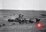 Immagine di Stati Uniti Esercito cavalleria e unità di artiglieria sulle manovre in Marfa Texas Marfa Texas USA, 1923, secondo 55 filmato di repertorio 65675036446