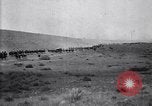 Immagine di Stati Uniti Esercito di unità di cavalleria ritorno alla base dopo le manovre in Marfa Texas Marfa Texas USA, 1923, secondo 12 filmato di repertorio 65675036448
