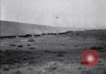 Immagine di Stati Uniti Esercito di unità di cavalleria ritorno alla base dopo le manovre in Marfa Texas Marfa Texas USA, 1923, secondo 24 filmato di repertorio 65675036448