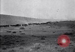 Immagine di Stati Uniti Esercito di unità di cavalleria ritorno alla base dopo le manovre in Marfa Texas Marfa Texas USA, 1923, secondo 26 filmato di repertorio 65675036448