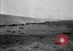 Immagine di Stati Uniti Esercito di unità di cavalleria ritorno alla base dopo le manovre in Marfa Texas Marfa Texas USA, 1923, secondo 29 filmato di repertorio 65675036448