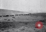 Immagine di Stati Uniti Esercito di unità di cavalleria ritorno alla base dopo le manovre in Marfa Texas Marfa Texas USA, 1923, secondo 32 filmato di repertorio 65675036448